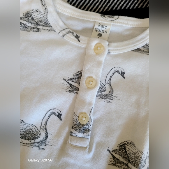 Kate quinn bundle 🖤🦢 - Picture 5 of 10